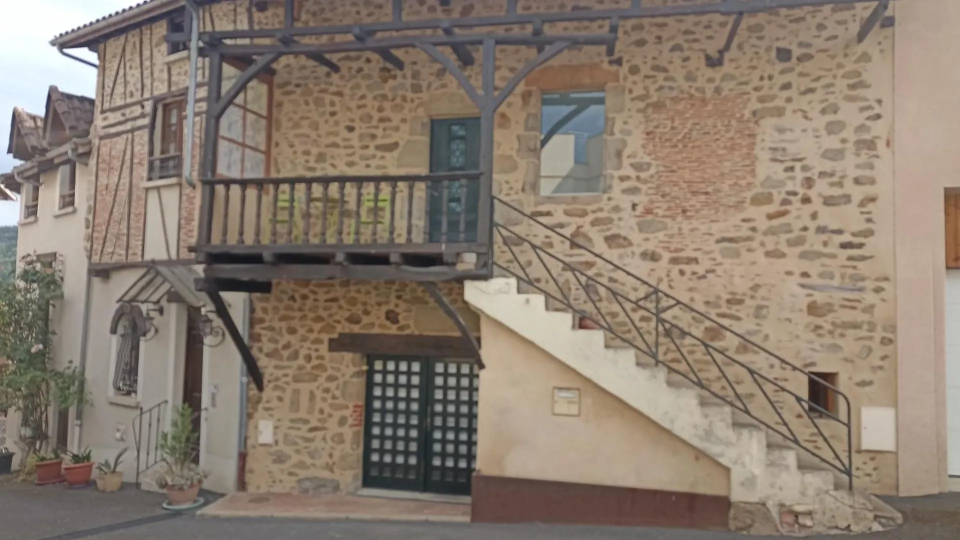ゲストハウス ホテル Le Coustalou Livinhac-le-Haut